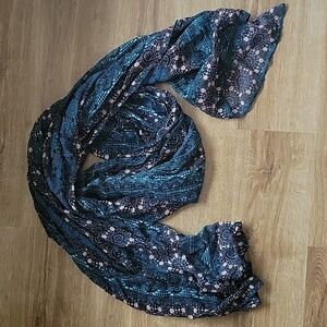 Patterned scarf